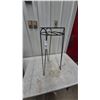 Image 5 : Copper Tub and Black Metal Plant Stand