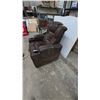 Image 5 : Brown Leather / Leather-Style Power Recliner with Cupholders and Remote