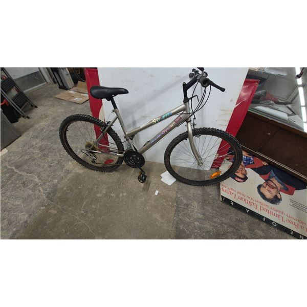 SuperCycle Skylark Storm 18-Speed Mountain Bike, Silver Frame. 26”