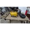 Image 3 : Pancake Air Compressor with Hose and Regulator
