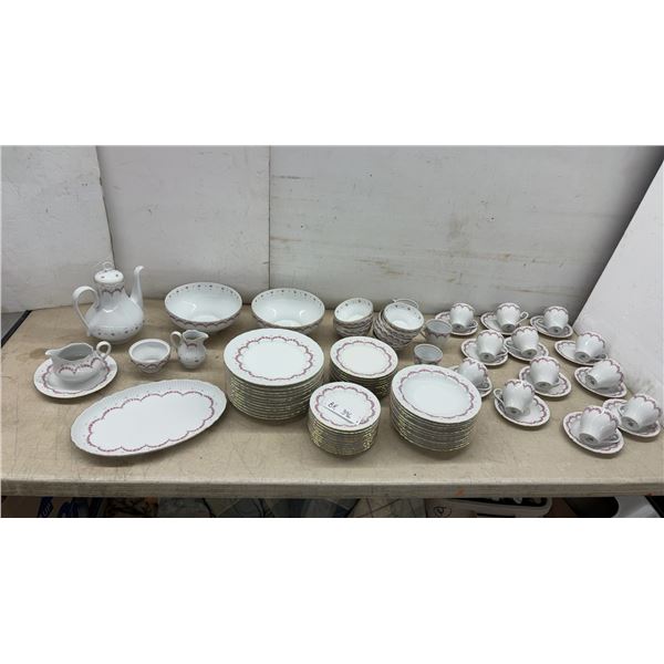 90 Pieces German Democratic Republic Ilmenau Henneberg Porzellan Pink Floral Garland Dinnerware