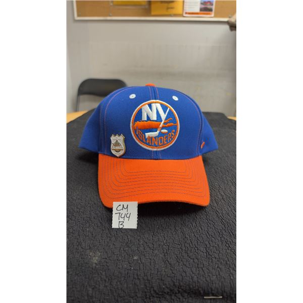New New York Islanders Hat With Pin