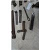 Image 5 : Assorted Barn Door Hardware and Pulleys: 4 Sliding Door Hangers, 2 Strap Hinges, 2 T-Hinges, 3