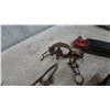Image 3 : 3 Vintage Animal Leg Traps and Chatillon 200 lb Spring Scale