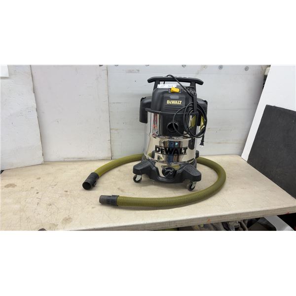 DeWalt DXV10SA 10 Gallon Wet/Dry Vacuum With Hose