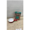 Image 4 : Cuisinart Egg Central CEC-10C Electric Egg Cooker, Red Rose Tea Tin, Ramekin
