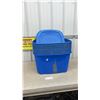 Image 1 : 9 Blue Rubber Tubs