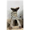 Image 5 : Four Jack Stands: 2 Black Jack 3 Ton Jack Stands and 2 Pro-Lift 2 Ton/4,000 Lb. Jack Stands