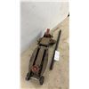 Image 3 : Motomaster 2-1/2 Ton Capacity Hydraulic Floor Jack and Handle