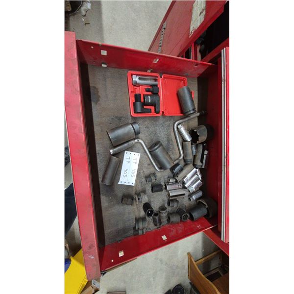 Assorted Sockets and Wrenches, Including DAYUAN Oxygen Sensor Socket Set