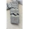 Image 5 : Hand-Knit Cowichan-Style Full-Zip Wool Sweater, Grey, Off-White, and Black Geometric Pattern