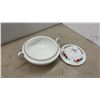 Image 5 : Aynsley Famille Rose Bone China Serving Set with Lidded Tureen and Bowls
