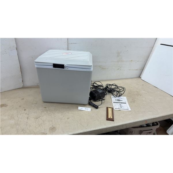 Koolatron P25 AC/DC Thermoelectric Cooler with Adapter, Thermometer, and Manual