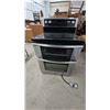 Image 1 : Whirlpool Stainless Steel Electric Double Oven Range with Glass Cooktop and Power Cord
