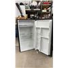 Image 4 : RCA RFR321-B Black Compact Mini Refrigerator with Freezer Compartment