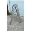 Image 2 : Aluminum A-Frame Stepladder with 4 Steps