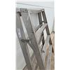 Image 5 : Aluminum A-Frame Stepladder with 4 Steps