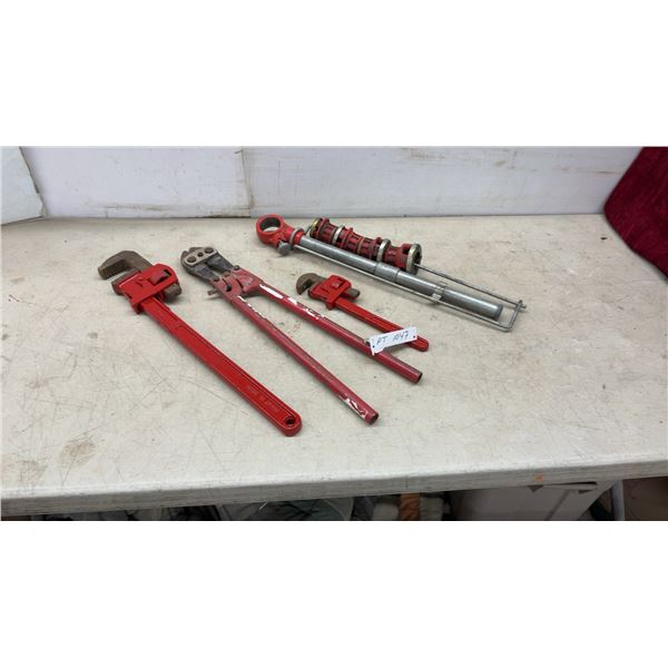 Super-Ego Manual Pipe Threading Set with Ratchet Handle, Pipe Wrenches and Bolt Cutters