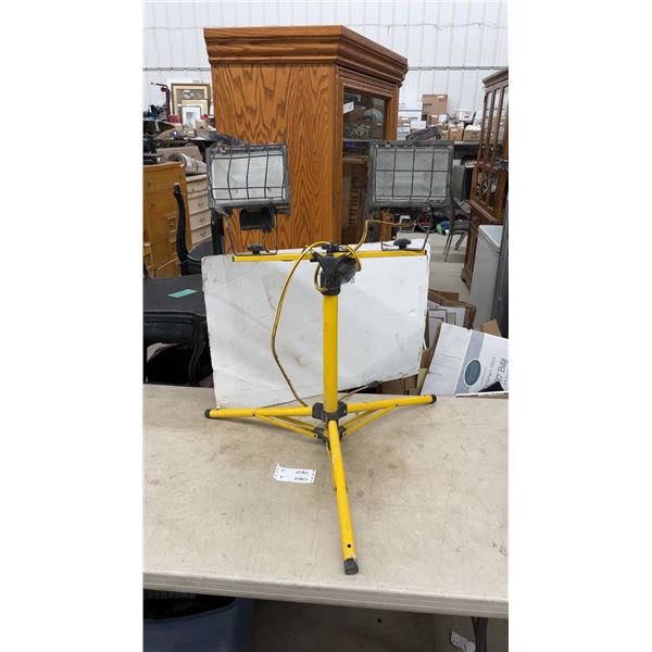 Yellow Tripod Work Light with Two Halogen Lamps