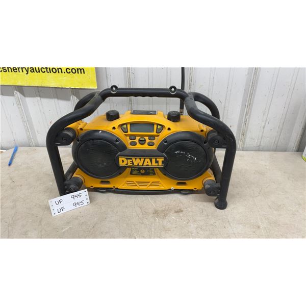 DeWalt DC011 Work Site Radio/Charger