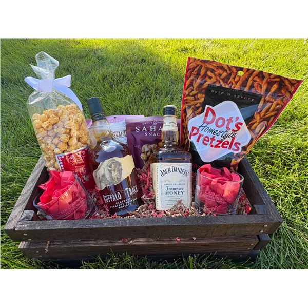 Sippin' & Snackin' Basket