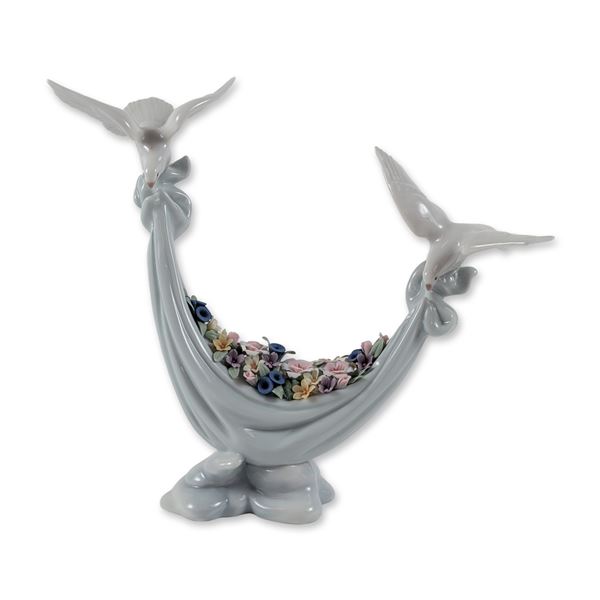 Lladro Glossy Porcelain Figurine, Petals of Peace 1006579