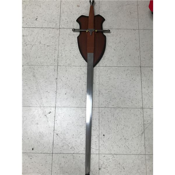 BRAVEHEART AAA REPLICA SWORD WITH PLAQUE
