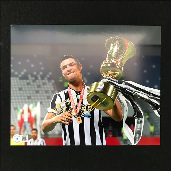 CHRISTIANO RONALDO SIGNED 8X10 - BECKETT COA