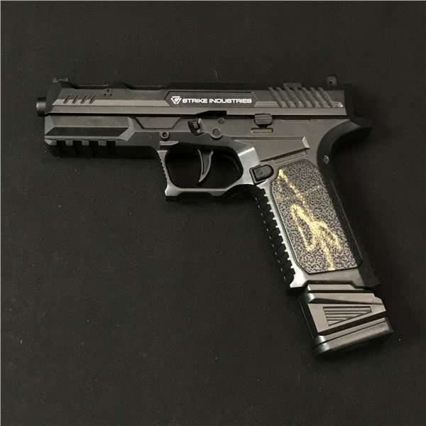 JASON STATHAM SIGNED EXPENDABLES PROP GUN (ACE COA)