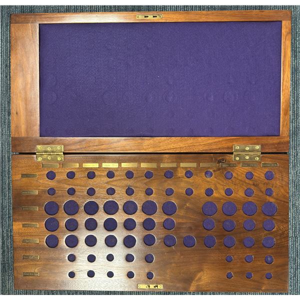 ROMAN EMPIRE: Twelve Caesars wooden display case (8.2kg / 18.1lbs)
