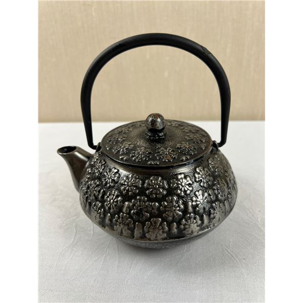 Metal teapot