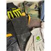 Image 3 : Variety of Winter & Work Gloves