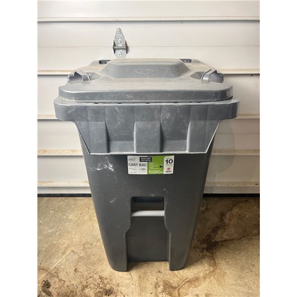 Heavy Duty 64 Gal Garbage Bin