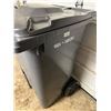 Image 2 : Heavy Duty 64 Gal Garbage Can