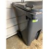 Image 3 : Heavy Duty 64 Gal Garbage Can