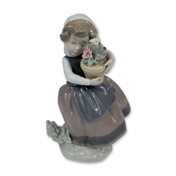 Lladro Spring is Here Porcelain Figurine 5223