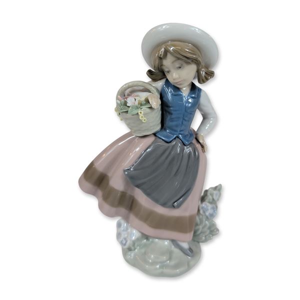 Lladro Sweet Scent Porcelain Figurine 5221
