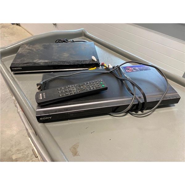 2 DVD PLAYERS