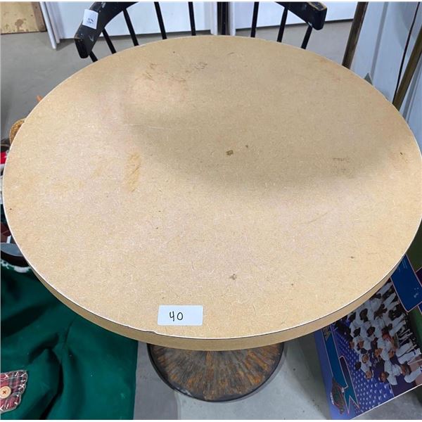 ROUND TABLE