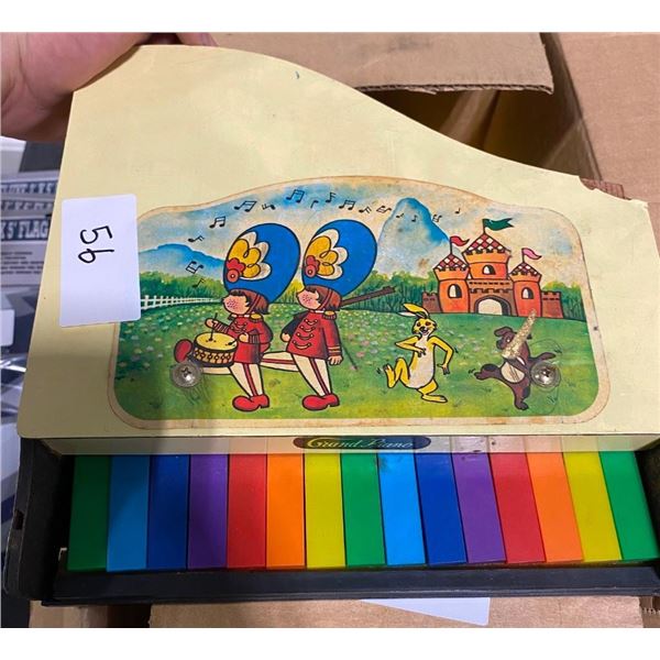 VINTAGE KIDS PLAY PIANO