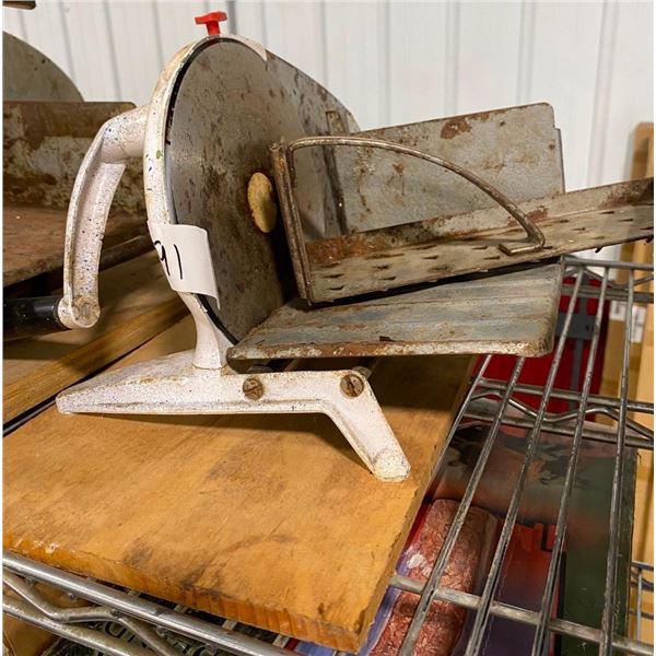 MANUAL MEAT SLICER