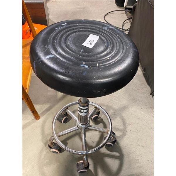SHOP STOOL