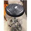 Image 1 : SHOP STOOL