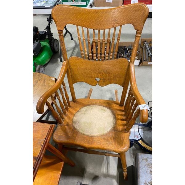 WOODEN ROCKING CHAIR