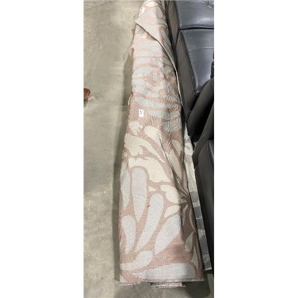8X8FT AREA RUG - MIGHT HAVE FEW DIRTY SPOTS