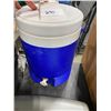 Image 1 : WATER JUG