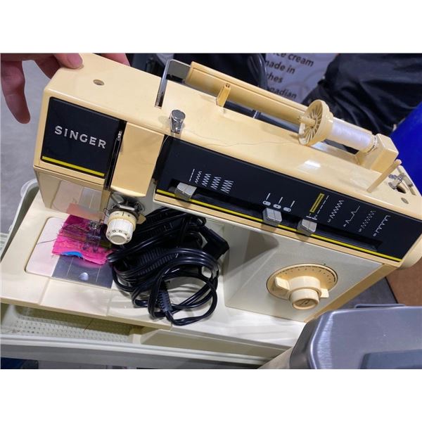 SINGER SEWING MACHINE