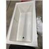 Image 1 : 5FT MAAX BATHTUB
