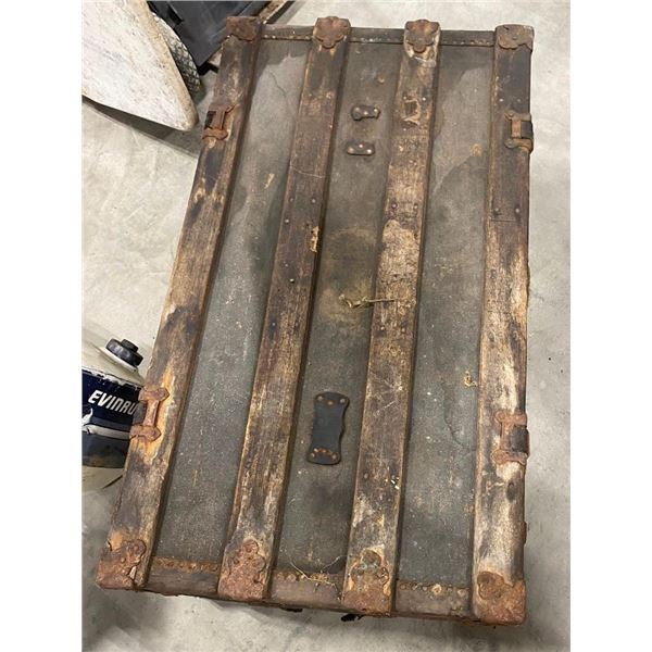 ANTIQUE TRUNK