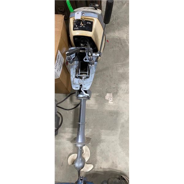EVINRUDE 4HP BOAT MOTOR